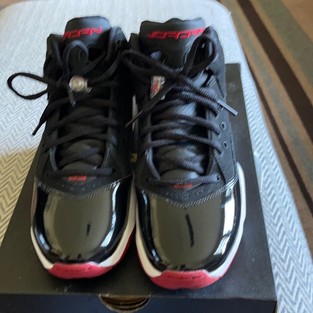It band new never wear them still in the box